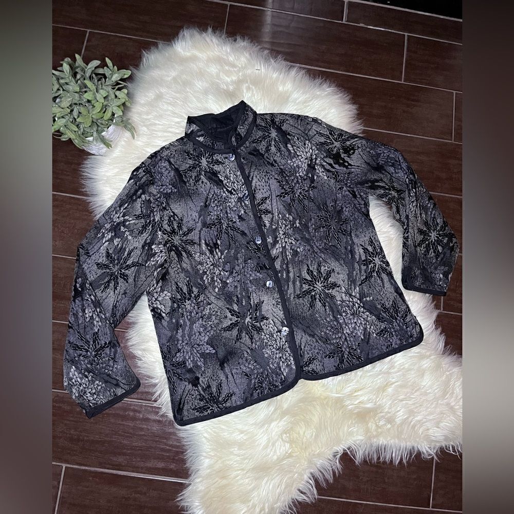 Black patterned reversible shacket sz Medium